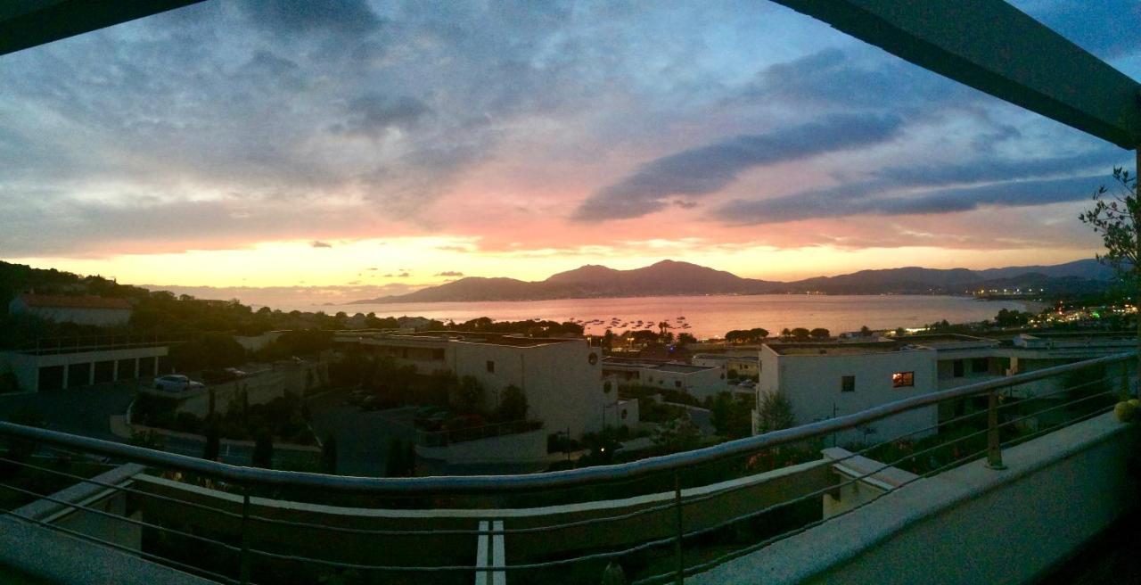 ポルティシオVue Magnifique Sur Baie Ajaccioアパートメント エクステリア 写真